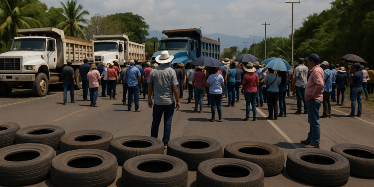 Se une Conafe Región Coahuayana a paro nacional; toman crucero El Trikis