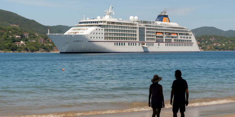 Arriba crucero MS Europa 2 a Zihuatanejo, el primero del 2026