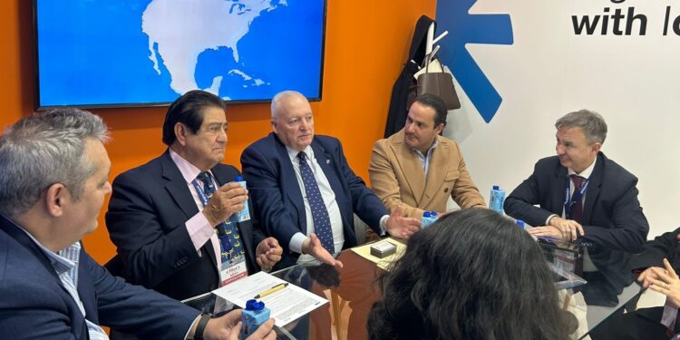 UNAV firma un convenio con Expo Mayoristas para el intercambio turístico y comercial entre España y México