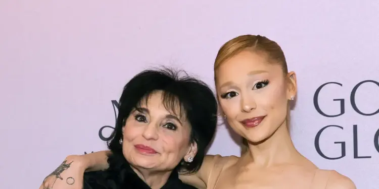 Ariana Grande and Her Mom Joan Perfect the Mother-Daughter Beauty Tutorial