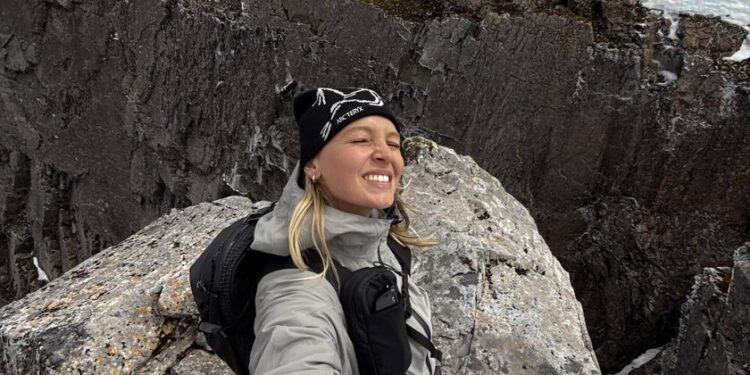 es súper sencilla de usar, cabe en el bolso y está rebajadísima