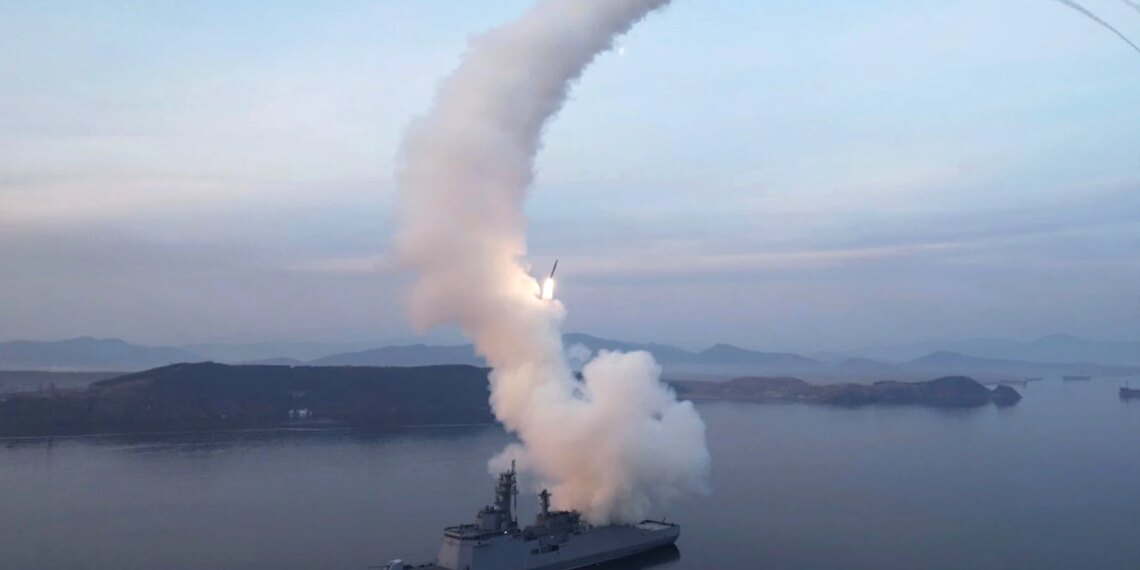Kim supervisa el lanzamiento de misiles crucero ante los ejercicios militares de Seúl y Washington