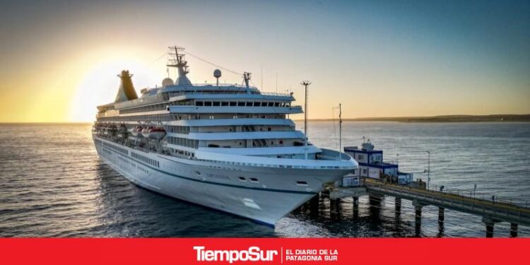 La Temporada de Cruceros sumó una nueva escala con la llegada del Artania