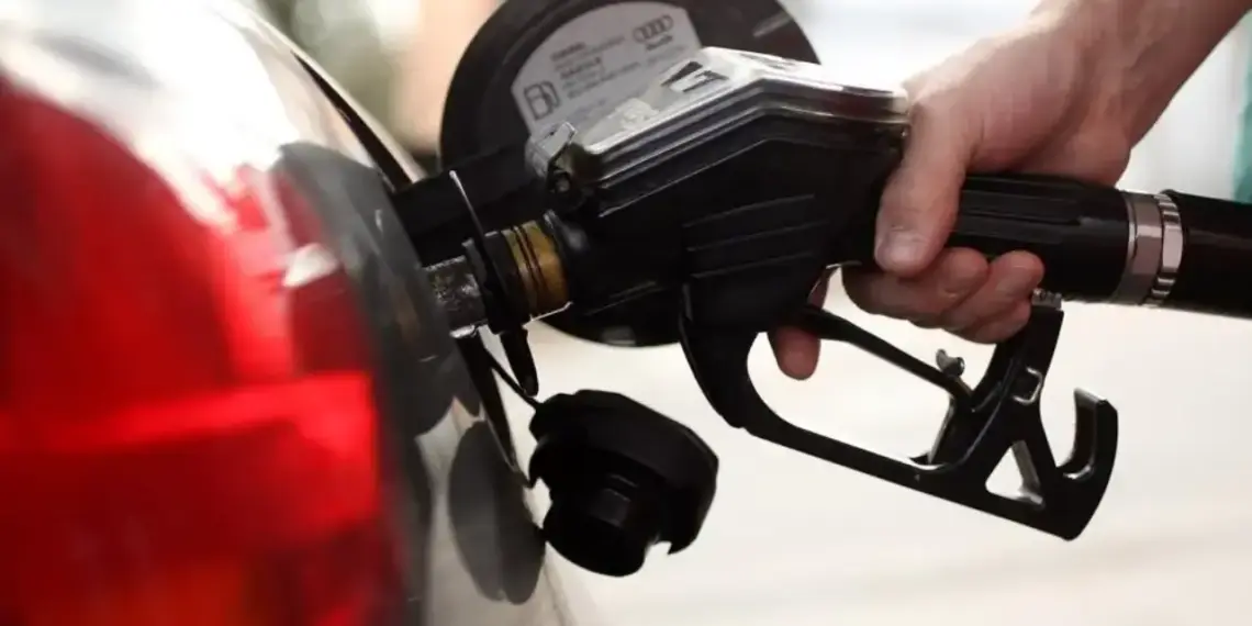 La guerra con Irán sacude la industria turística: las acciones de las empresas de viajes caen mientras el precio de la gasolina sube