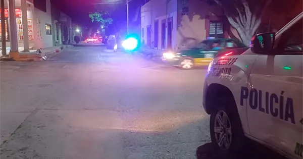 Chocan motociclistas en céntrico crucero