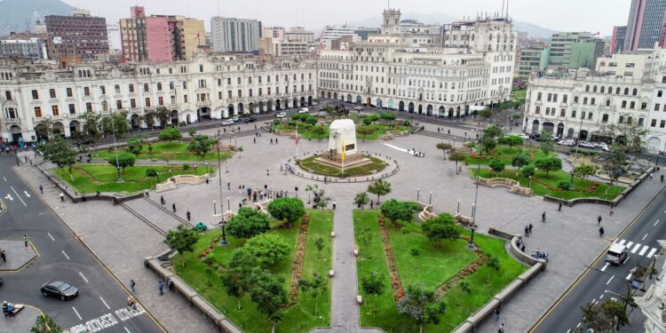 “El centro histórico de Lima y su fascinante viaje en el tiempo”, que presenta a la capital peruana como un destino donde la historia, la arquitectura y la gastronomía conviven en un mismo recorrido.