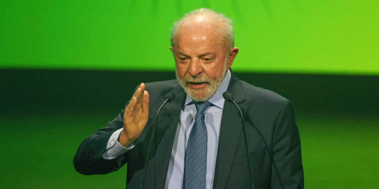 Lula denuncia viajes a la Luna mientras hay muertes por guerra