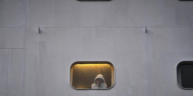 Confinados en el mar: la industria de los cruceros resiste (de momento) a la histeria por el hantavirus