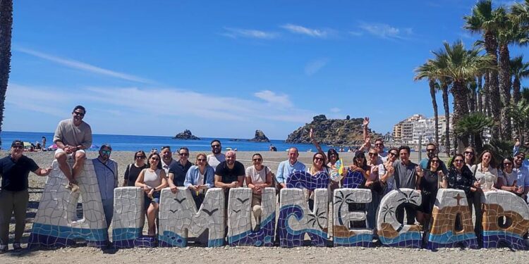 Almuñécar refuerza su promoción turística profesional con la visita de más de un centenar de agentes de viajes