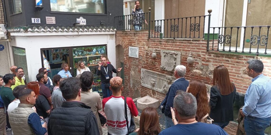 Almuñécar refuerza su promoción turística profesional con la visita de más de un centenar de agentes de viajes