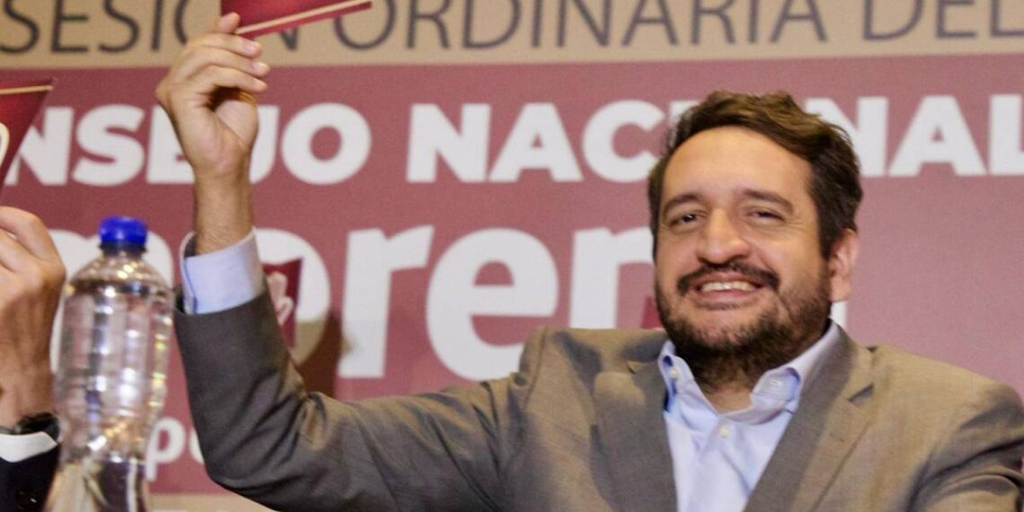 Andy López Beltrán ha enfrentado polémicas por viajes, amparos, protestas y acusaciones de nepotismo dentro de Morena.