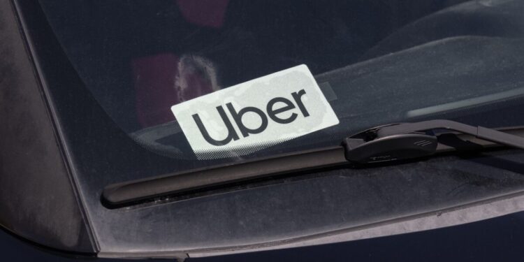 Alianza Virgin Mobile y Uber: Tus recargas de celular ahora incluirán dinero para viajes y comida