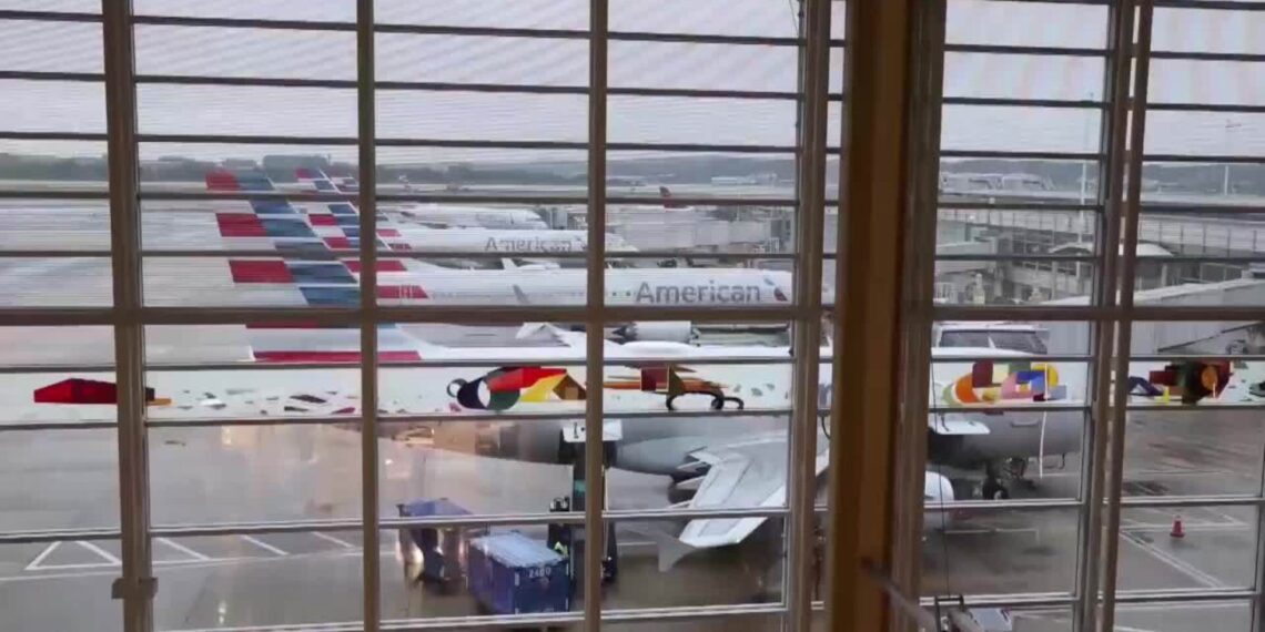 Viajes por el Día de los Caídos alcanzan niveles récord en aeropuertos de EE.UU.