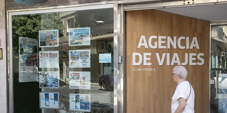 Cancelaciones hasta última hora y vuelos a Asia por Estambul: las agencias de viajes se adaptan a la guerra para atraer clientes