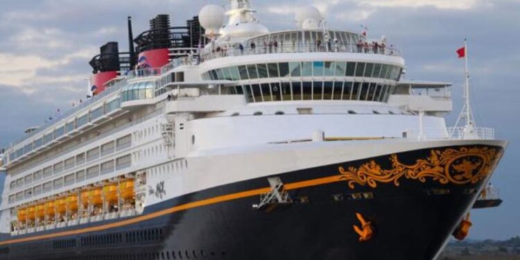 Detienen a 28 tripulantes en operativo de crucero “Disney Cruise Line”