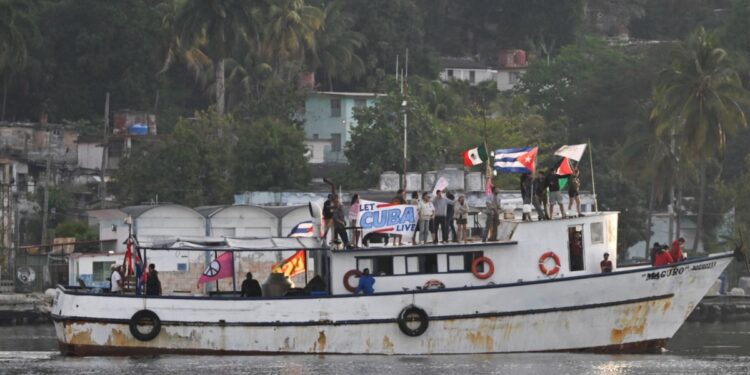 Citan a Hasan Piker y Medea Benjamin por viajes a Cuba en investigación federal: Fox News
