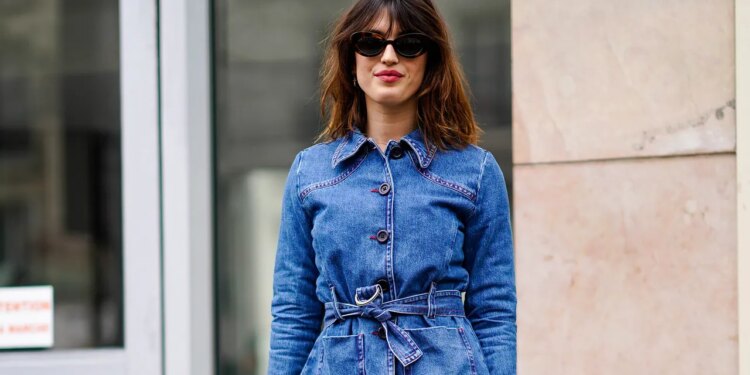 Cómo combinar jeans palazzo con los zapatos de tacón de Balenciaga y Manolo Blahnik en primavera 2026