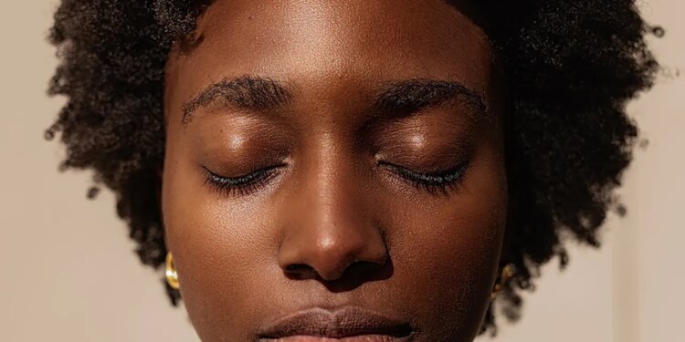 How to Get Thicker Eyebrows, Naturally