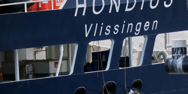 Crucero donde surgió brote mortal de hantavirus debe someterse a limpieza adicional, dice empresa