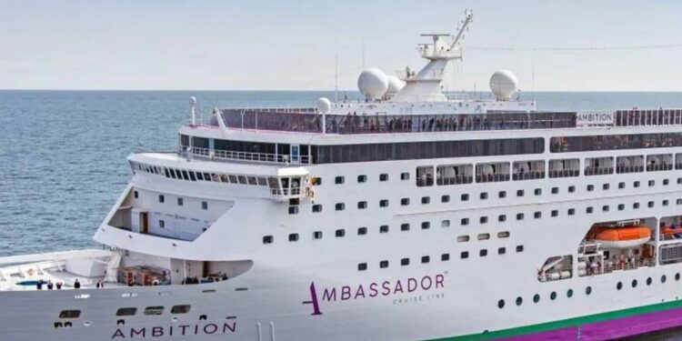 Aíslan crucero en Francia por brote gastrointestinal y muerte de pasajero