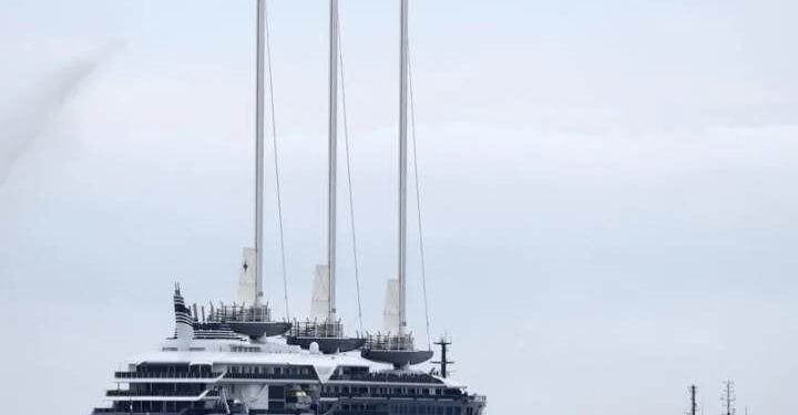 Cuarentena en el puerto: Burdeos frena el desembarque del crucero 'Ambition' por brote infeccioso