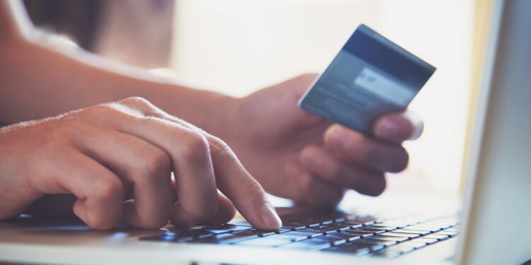 Se filtraron datos de usuarios de una reconocida app de viajes: 6 claves para cuidar tu identidad y tu dinero