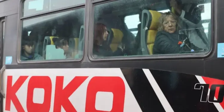 “Nos llaman por accidentes o para saber si pasó el colectivo”: el día a día de una agencia de Roca