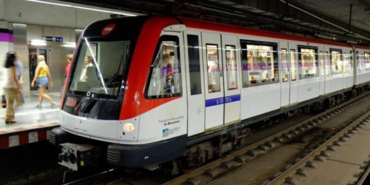 Adiós al abono de Metro de siempre: llega la Tarjeta rosa de Transporte con bonos de 10 viajes por 2,25 euros