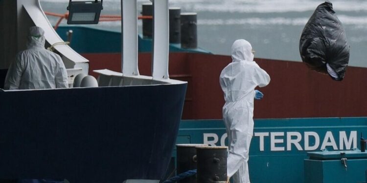 Autoridades sanitarias de EEUU ponen en cuarentena a 2 pasajeros de crucero por hantavirus