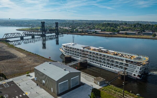 EE.UU.: Bautizan crucero fluvial de ACL en muelle recién inaugurado en Lewiston