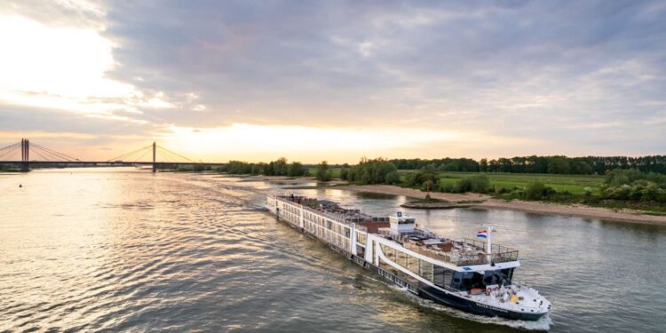 W2M se sube al auge de los cruceros fluviales con un nuevo barco