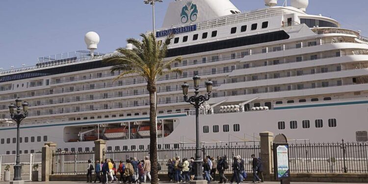 El Puerto de Cádiz despide mayo con 28 escalas de cruceros y espera otros 34 en junio