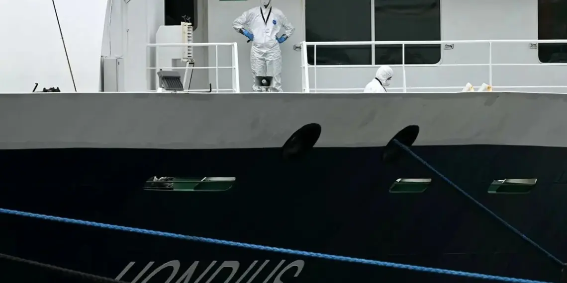 Crucero 'MV Hondius' llega a Rotterdam; sus 27 ocupantes cumplirán cuarentena por hantavirus