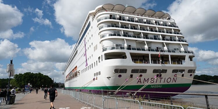 El crucero del norovirus llega a A Coruña bajo vigilancia sanitaria y con 30 casos activos