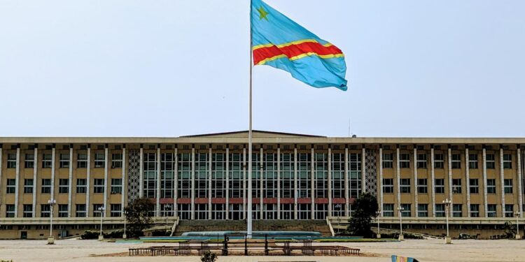 Gobierno de la República Democrática del Congo prohibió viajes a la capital del epicentro del brote de ébola