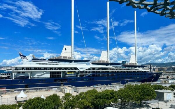 Puerto de Marsella recibe primera visita del crucero Corinthian