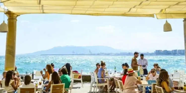 El turismo genera casi tres millones de empleos en España, un 5,3% más que en 2025
