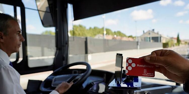 Buscyl duplica en el primer cuatrimestre del año el número de viajes en el transporte interurbano