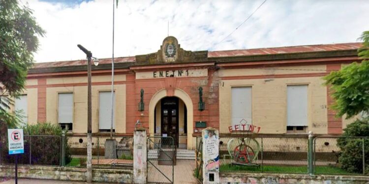 El viaje soñado terminó en pesadilla: acusan a una preceptora de quedarse con 45 mil DÓLARES de los alumnos