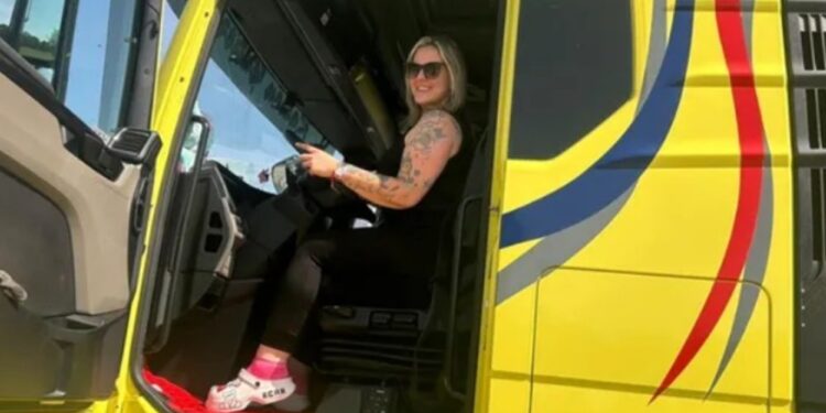 Irene Masero, camionera: “En algunos viajes tengo que parar a mitad de camino para cumplir con el límite de horas”