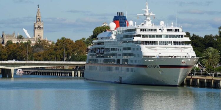 Norovirus en cruceros: "Está dentro de lo normal, pero todo cambia a bordo"