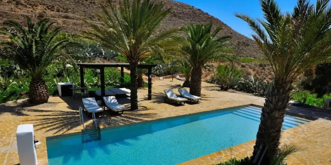 Dormir en mitad de la nada: 6 hoteles remotos en España para desconectar del mundo