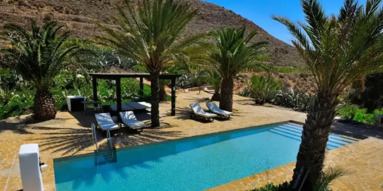 Dormir en mitad de la nada: 6 hoteles remotos en España para desconectar del mundo