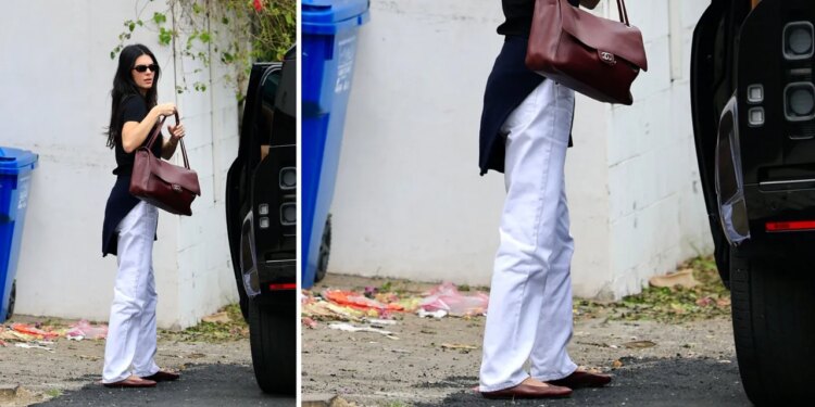 Jeans blancos con zapatos planos cafés, el look de buen gusto en mayo 2026 (según Kendall Jenner)