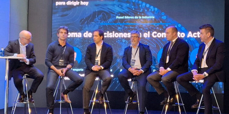 L&iacute;deres de VECI, W2M, IAG7 y VB dan las claves para gestionar en medio del caos