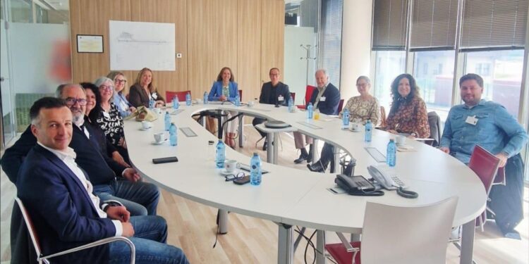 AGAVI refuerza vínculos con el Aeropuerto de Vigo impulsando la colaboración entre el sector aeroportuario y las agencias de viajes