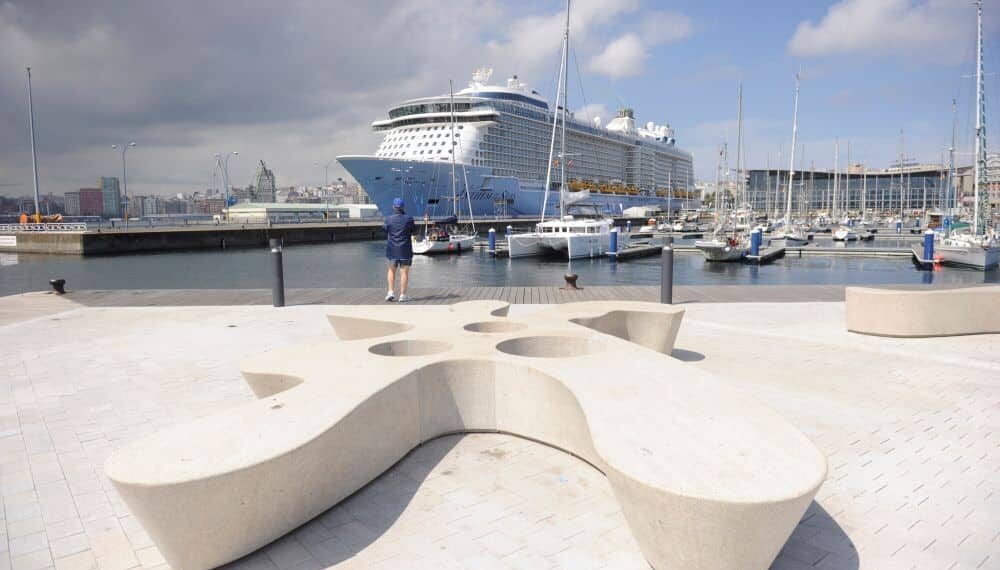 Regenera invertirá 10 millones de euros para dotar de energía limpia a los cruceros en el puerto de A Coruña