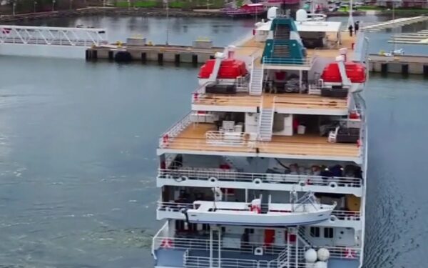 Pearl Mist realiza primera visita a Port Charlottetown