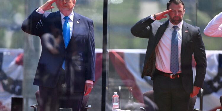 Amenaza de Trump a aeropuertos de ciudades santuario provoca inquietud en la industria de viajes