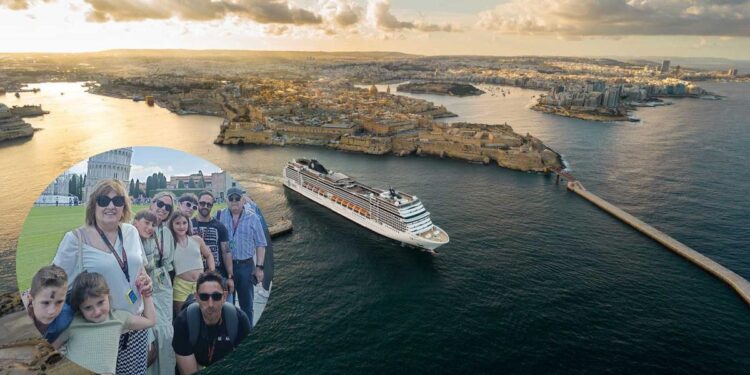 Las familias de la provincia siguen adelante con sus cruceros planificados antes de los brotes de virus en pasajeros de embarcaciones turísticas.